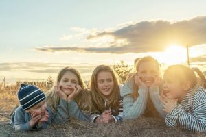 Le soleil, les jeux en extérieur : mon visage est-il vraiment protégé tout au long de la journée de parent ?