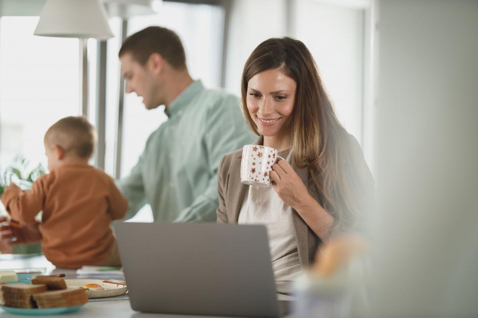 Une routine beauté du matin pensée pour les parents qui n'ont pas une minute