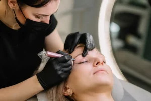 Eye liner permanent avis : risques, cicatrisation et résultat